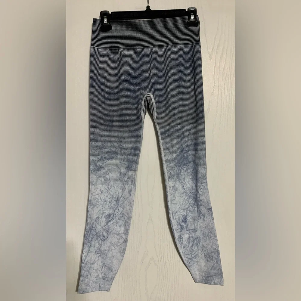 Lululemon Seamless Ebb to Train Tight in Luna Wash Ombre Tie Dye